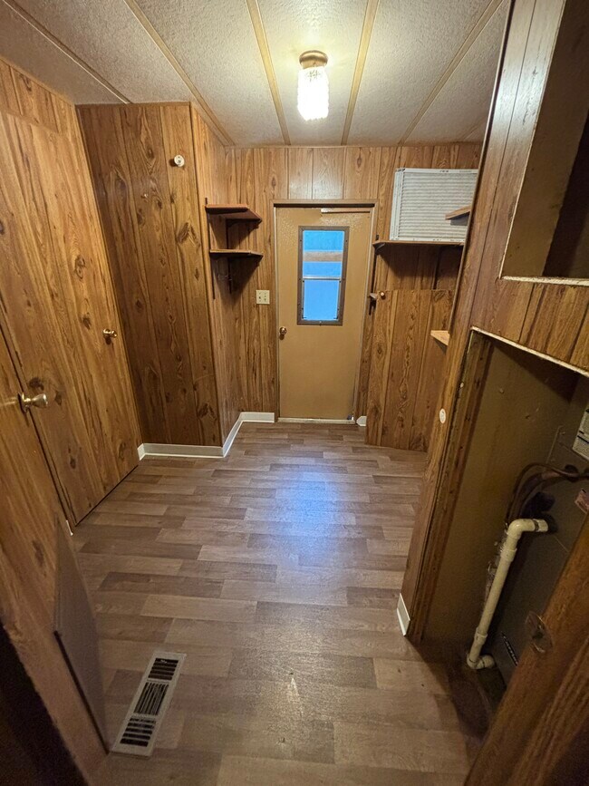 Foto del edificio - 201 Lind Rd