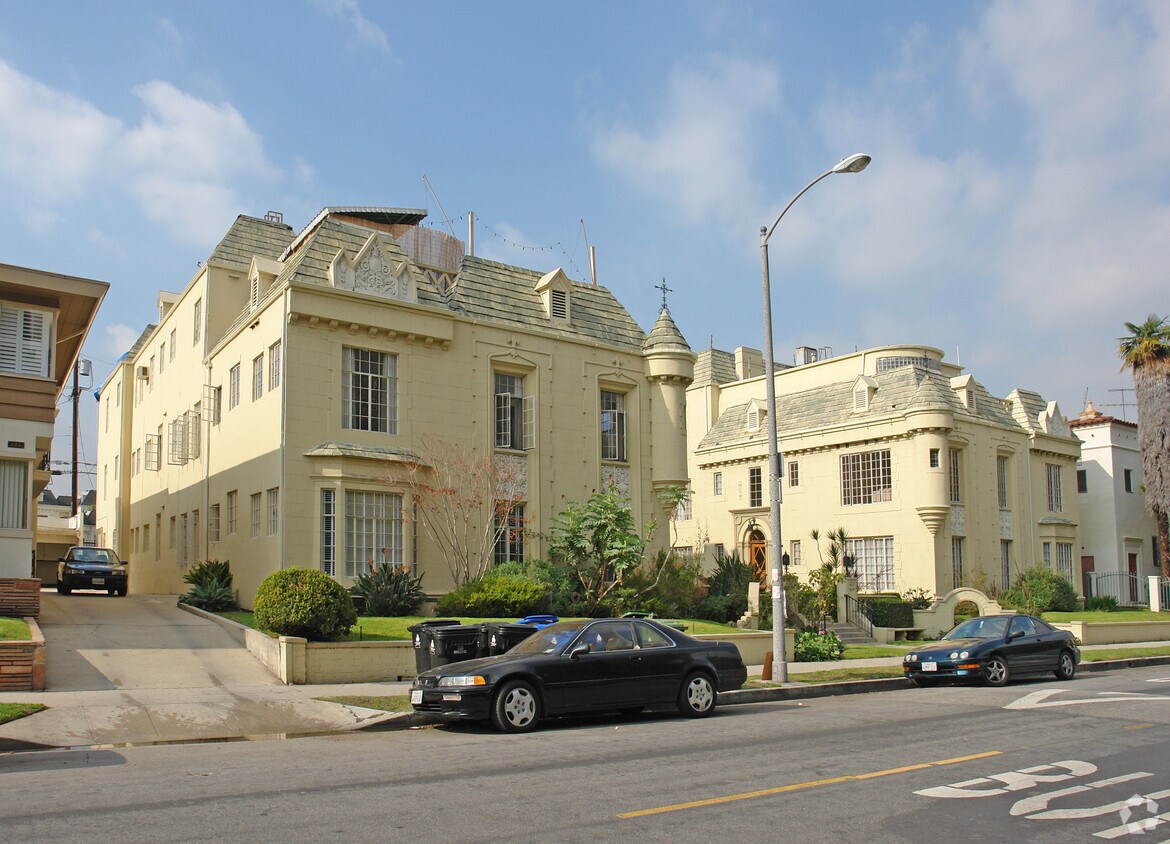 Building Photo - 613 S Dunsmuir Ave