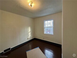 Building Photo - 740 Fern St