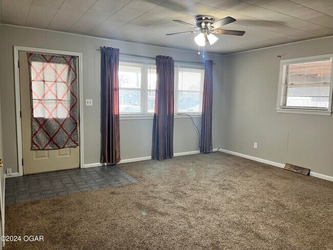 Building Photo - 604 Walnut Ridge Dr