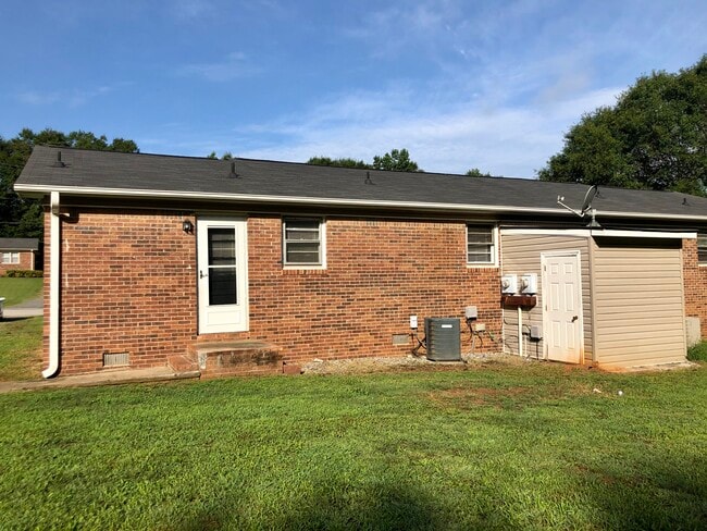 Foto del edificio - 108 Hunter Dr