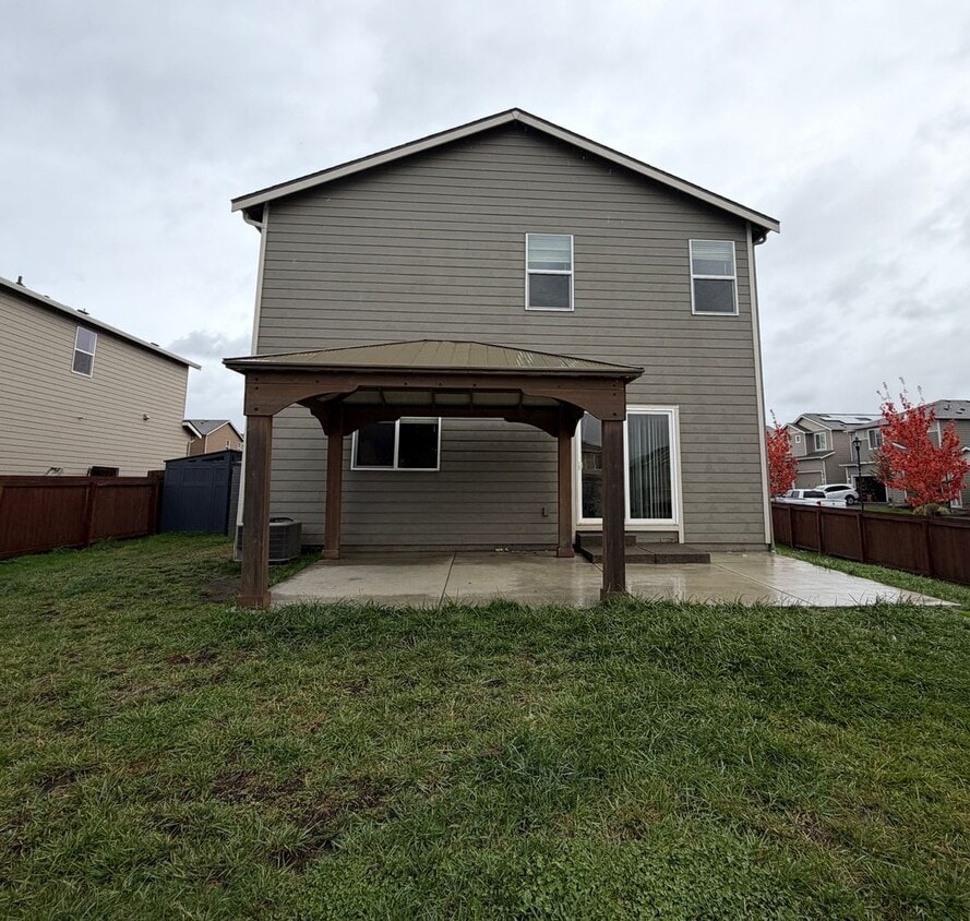 Foto del edificio - Lovely 5 BD | 3 BA | Loft | Main-Level Sui...