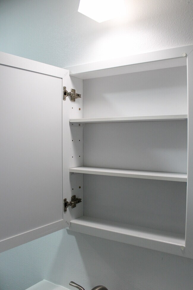 Photo - 1013 S Glasgow Dr Apartments