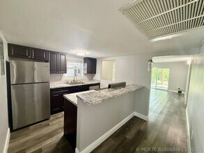 Building Photo - 726 SW 81st Ave