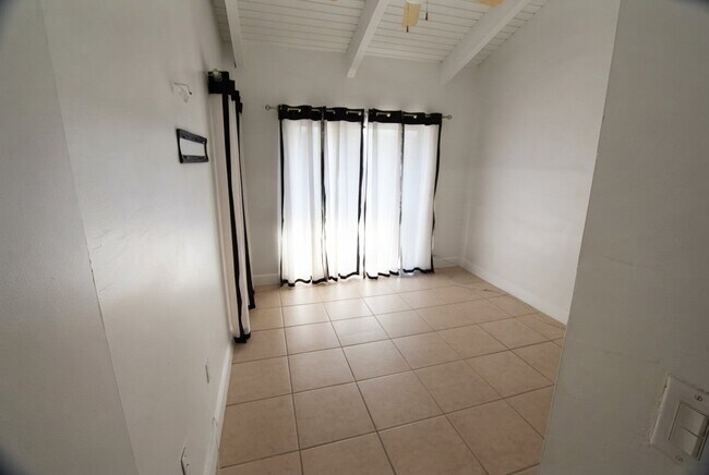 Foto del edificio - 1921 SW 107th Ave