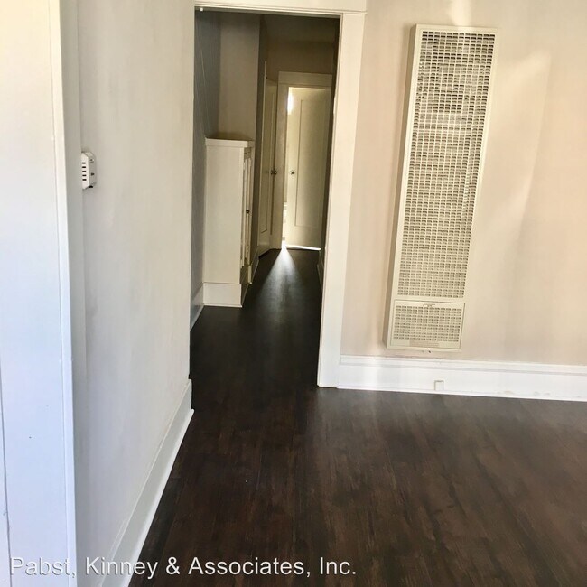 Foto del edificio - 1 br, 1 bath Apartment - 4030 E. 10TH STREET
