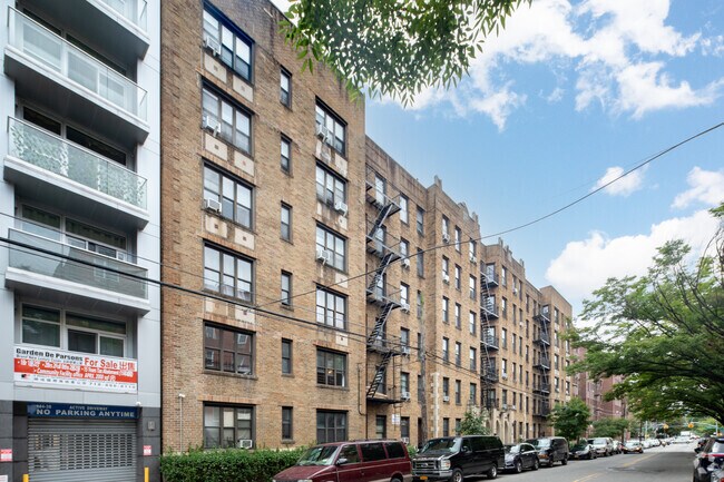 Foto del edificio - 144-30 35th Ave