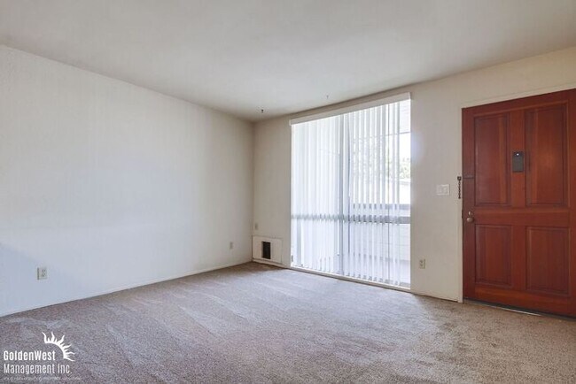 Foto del edificio - Cozy 2Bdm 1Ba Condo Located In Serra Mesa Neighborhood of San Diego