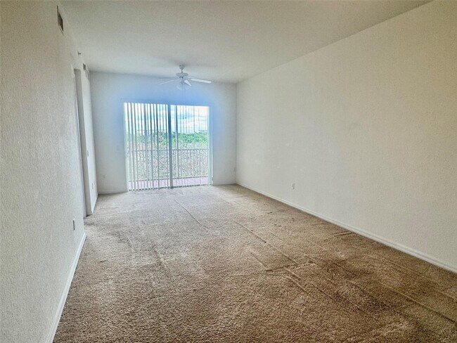 Foto del edificio - 3600 Oaks Clubhouse Dr