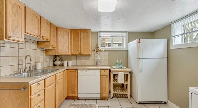 Foto del edificio - 1186 E Westminster Ave