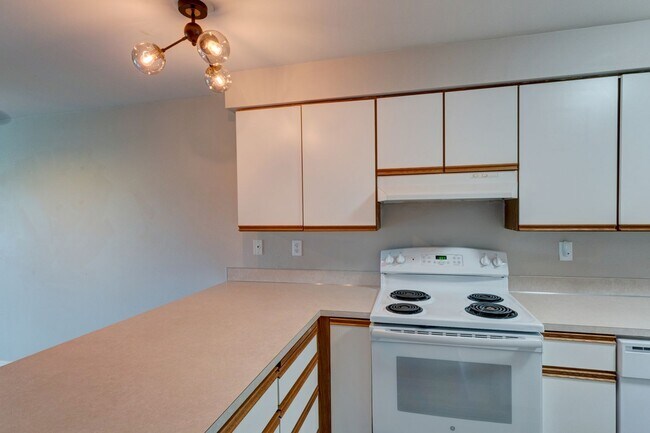 Building Photo - Three bedroom Two bath Condo at Point of V...