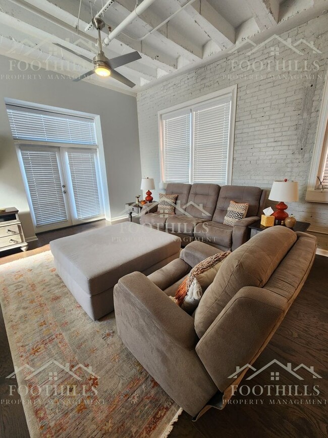 Building Photo - 214-216 N Main St