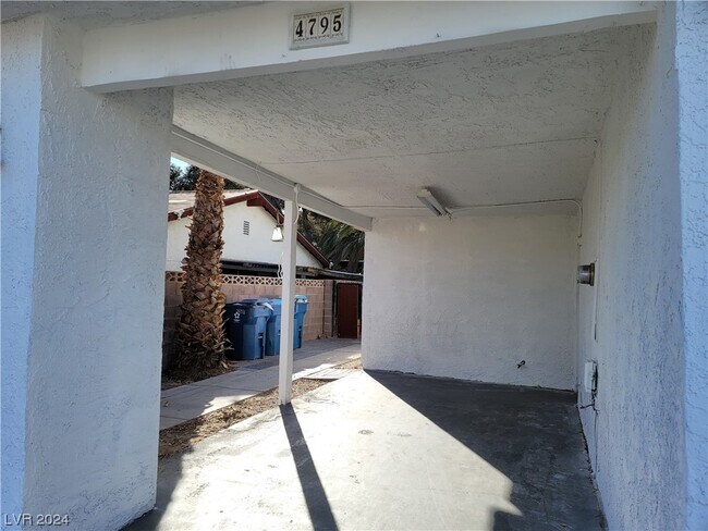 Building Photo - 4795 Vía San Andros