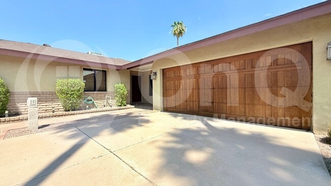 Photo - 3821 S Kenwood Ln House