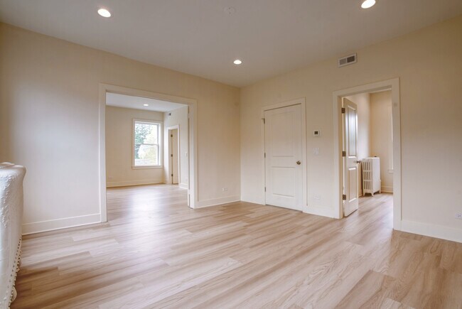 Foto del edificio - 418 Ridge Rd