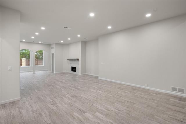 Building Photo - 7016 Alcala