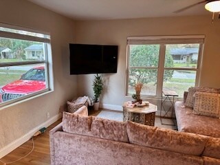 Building Photo - 724 Mayfair Cir