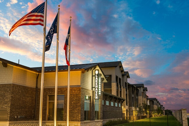 Building Photo - Jefferson Lakehaven