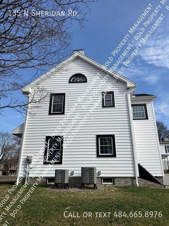 Building Photo - 135 N Sheridan Rd