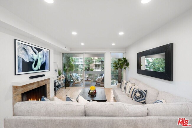 Foto del edificio - 4338 Redwood Ave