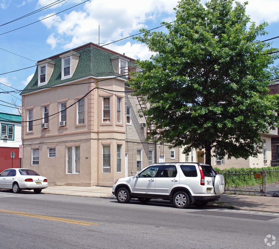 Primary Photo - 818-820 New York Ave