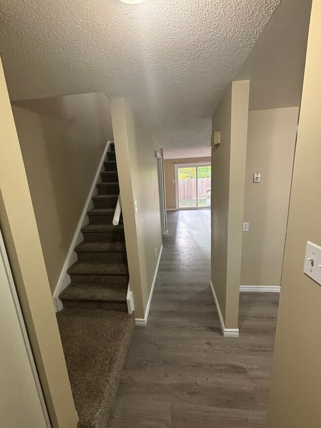 Building Photo - 325-325 Erb St. W