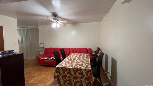 Foto del edificio - 102-30 66th Rd