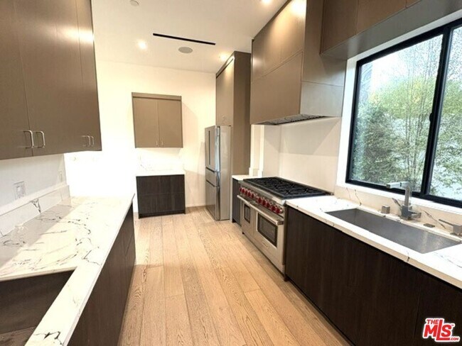 Foto del edificio - 4338 Huntley Ave