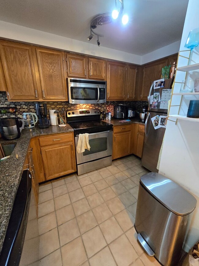 Foto del edificio - DELIGHTFUL OLDE CITY ONE BEDROOM APARTMENT