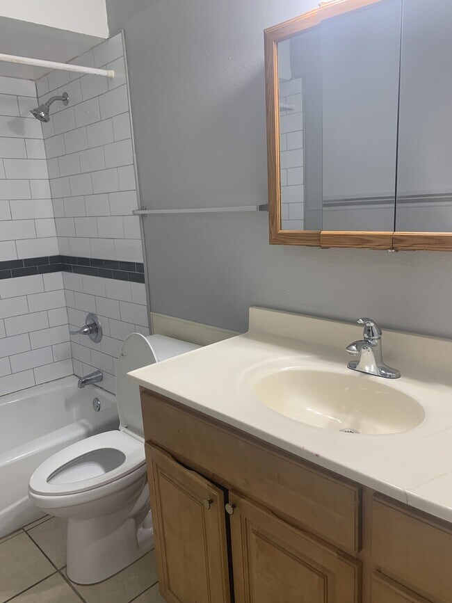 Building Photo - 3939 Country Place (A + B)
