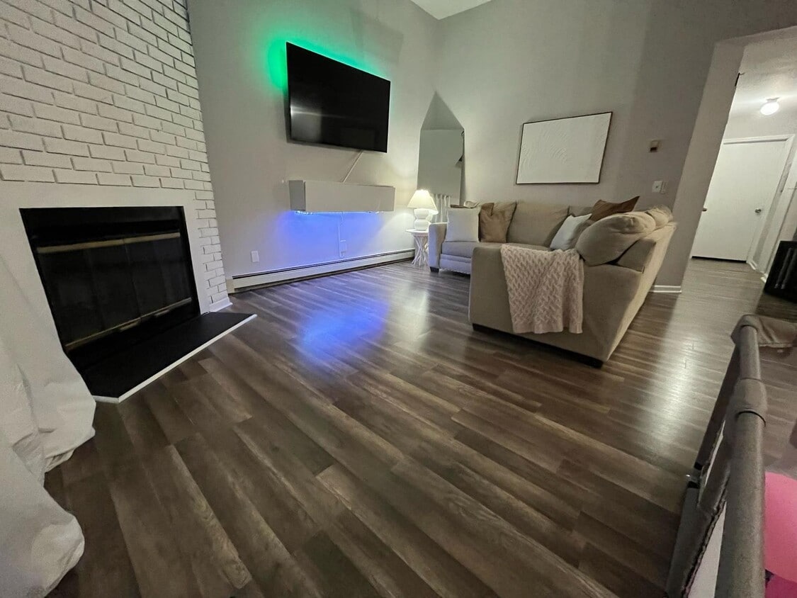 Foto principal - 8 Lexington Hills Rd