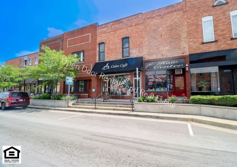Primary Photo - 113 1/2 W Maumee St