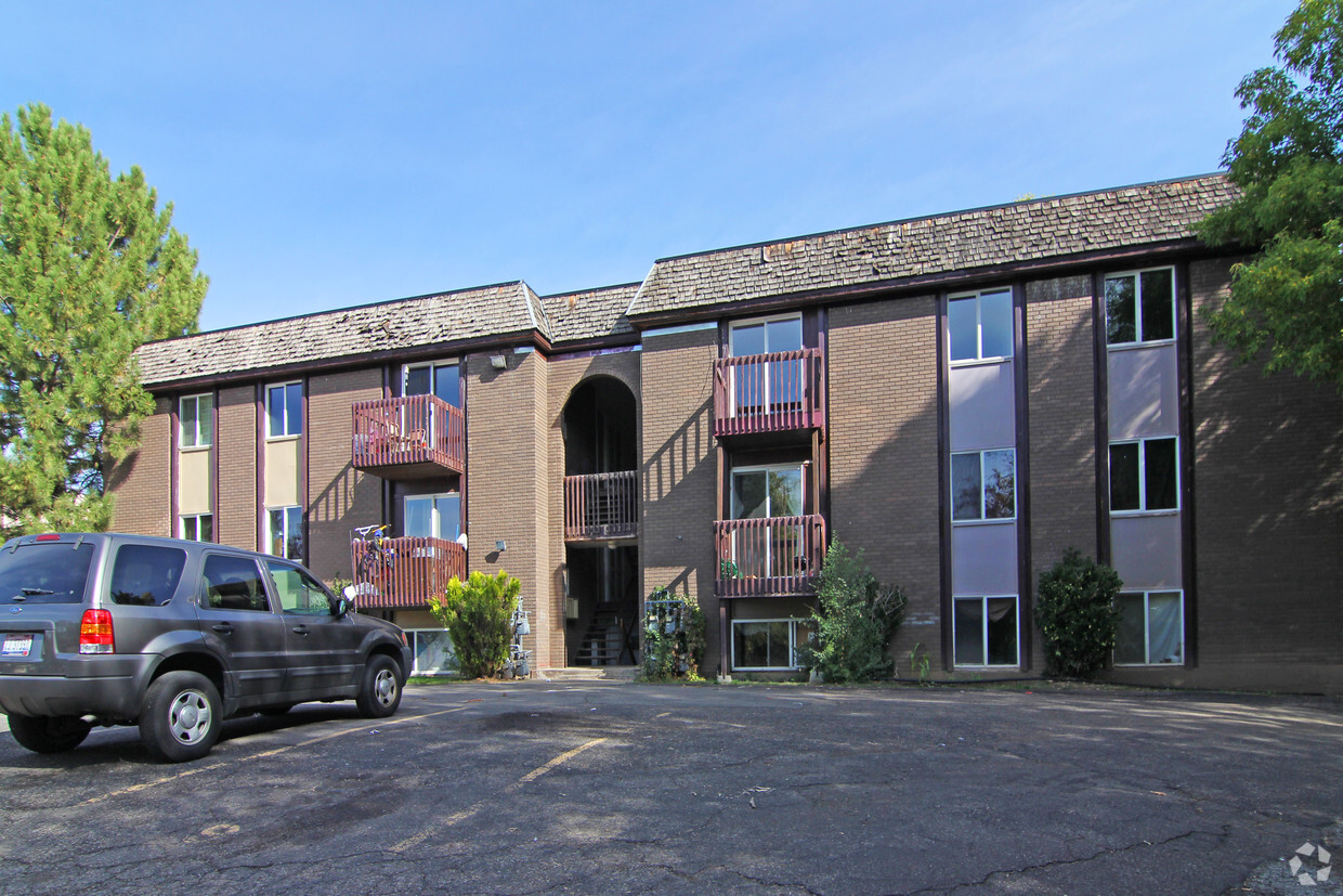 Primary Photo - Hilltop Apartments