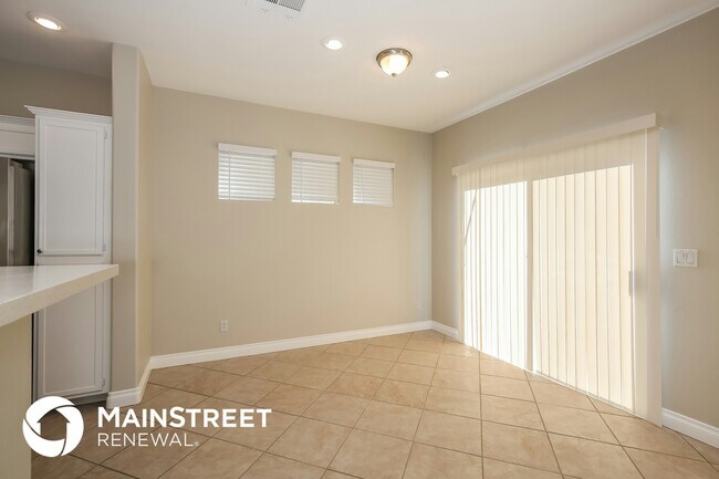 Foto del edificio - 1155 Maple Pines Ave
