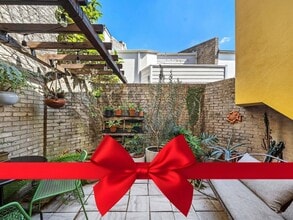 Building Photo - 3018 Baldwin St