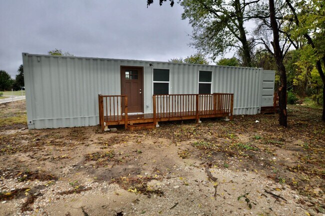 Foto del edificio - FOR LEASE! 1 BR - 1 BA - 325 sf - Container Home. All Utilities (Electricity, Water, Sewer & Garb...