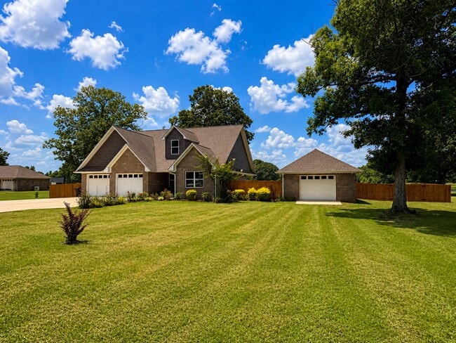Building Photo - 40049 Back Nine Dr