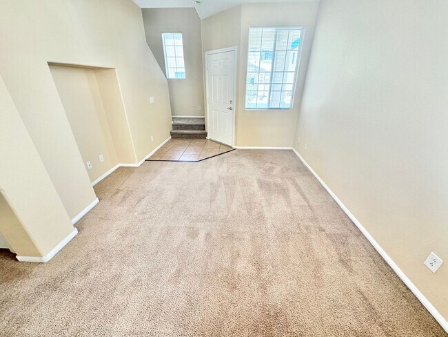 Foto del edificio - CHARMING 3 BEDROOM TWO STORY HOME