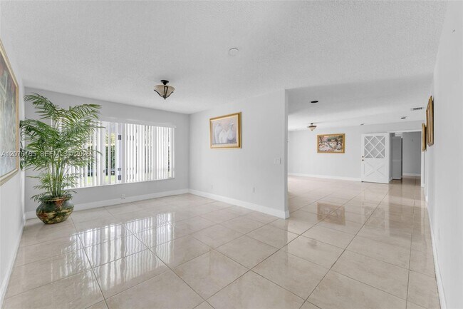 Foto del edificio - 9835 SW 56th St