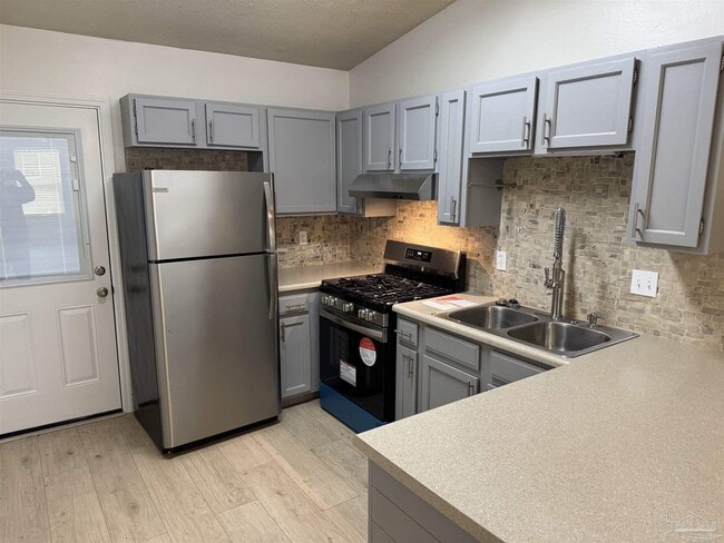 Foto del edificio - 5940 Mona Ln