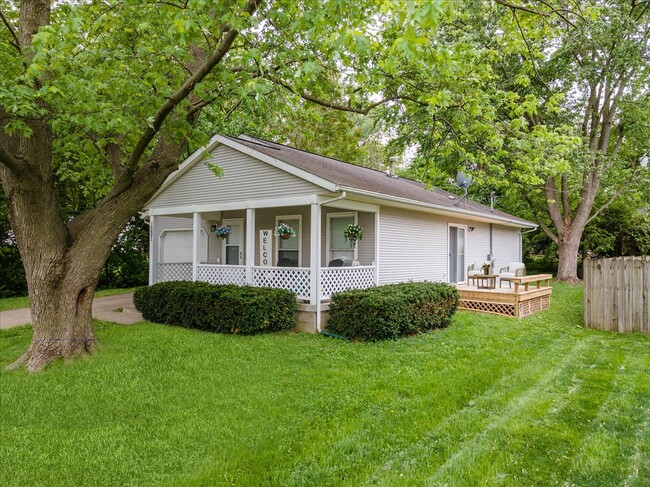 Covered porch and side porch - 1001 N Coler Ave