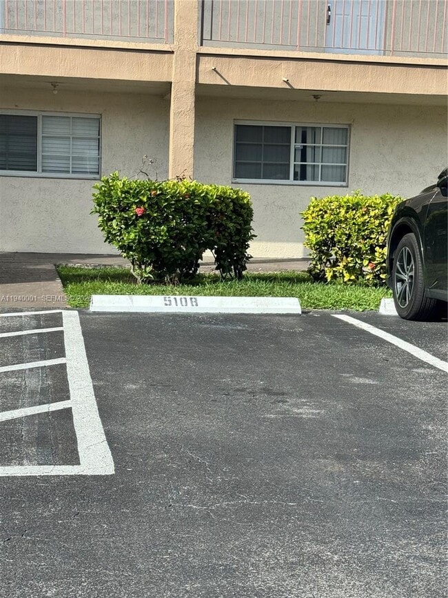 Foto del edificio - 8851 NW 119th St