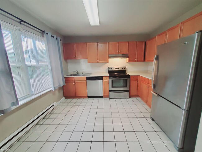 Building Photo - 1 br, 1 bath Condo - 100 Myrtle Ave Unit D