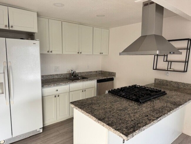Foto del edificio - 5926 Hilltop Dr