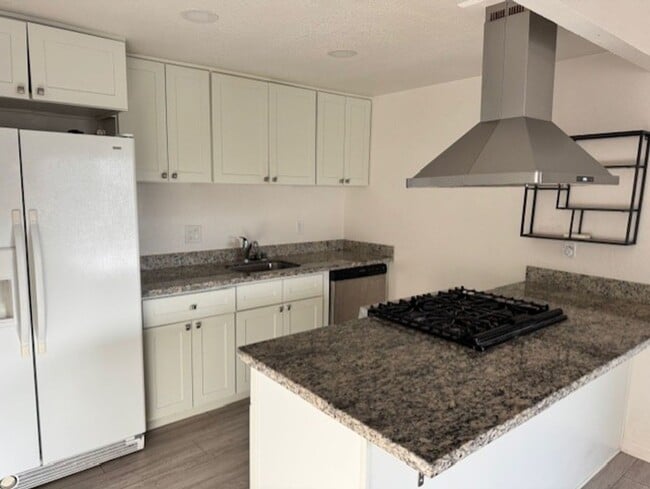 Building Photo - 5926 Hilltop Dr