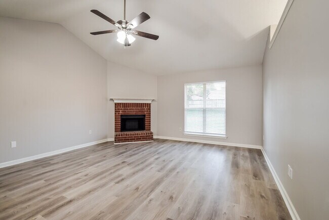 Foto del edificio - 10712 Oak Cir N