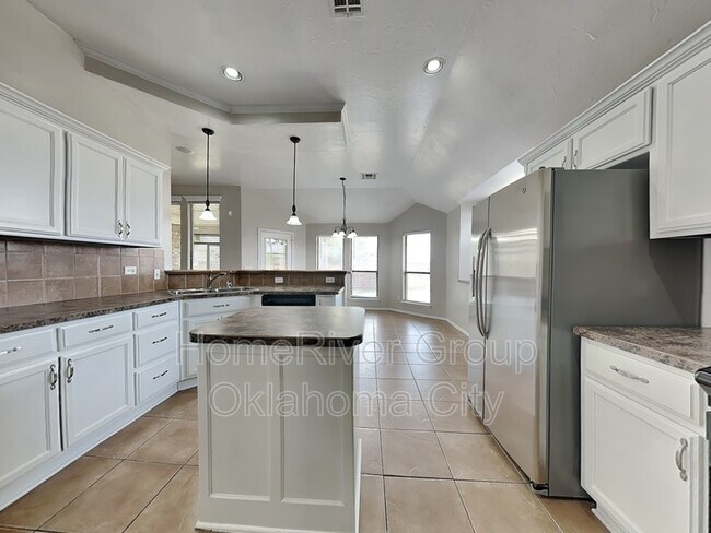 Building Photo - 16621 La Paloma Lane