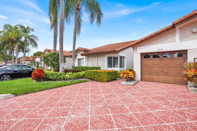 Foto del edificio - 6444 Mill Pointe Cir