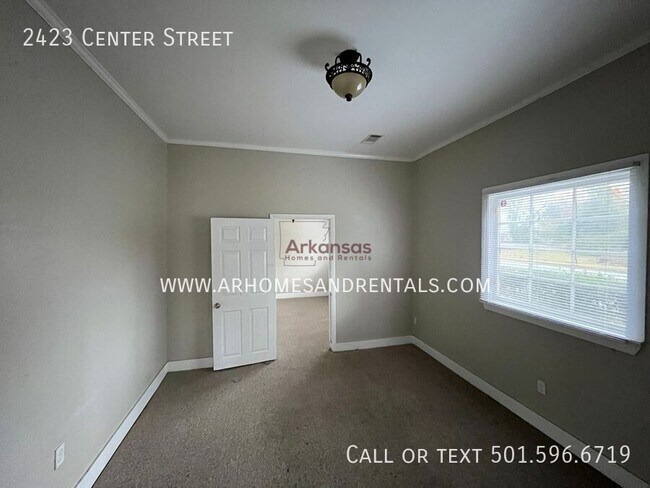 Foto del edificio - 2423 Center St