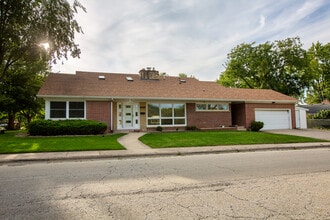 Building Photo - 1095 S 10th St